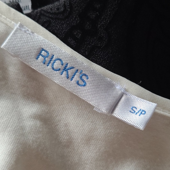 Top - Picture 2 of 2